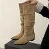 Novas Botas Western Cowboy de Camurça 2025 com Aumento de Altura, Botas Femininas de Cano Alto Vintage Emagrecedoras de Solado Plano Acima do Joelho