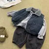 Colete jeans masculino com forro de fleece, espessado, novo estilo de inverno, colete quente para bebês e crianças maiores, peça externa para crianças, roupas de outono e inverno