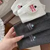 Calcetines nuevos de mujer estilo coreano, color liso con rayas verticales y bordado de letras de corazón, calcetines de media pantorrilla para otoño e invierno, calcetines largos apilables de doble aguja para mujer