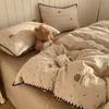 Conjunto de cama de quatro peças em gaze dupla, novo modelo 2026, lençol de cama, roupa de cama, capa de edredom, conjunto de três peças para cama de dormitório, adequado para todas as estações