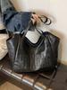 Bolso de Mujer de Gran Capacidad para Otoño e Invierno 2024 Nueva Llegada a la Moda Combinable Estilo Coreano Retro Bolso Tote Bolso de Hombro Cruzado para Mujer