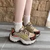 Zapatillas casuales ligeras, compactas, de suela gruesa, zapatos de plataforma dad para otoño que aumentan la altura, nuevo modelo para mujer 2026, piel sintética, versátiles