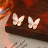 Brincos de Tarraxa Borboleta da Moda de Luxo Leve com Zircônia e Madrepérola Branca, Estilo para o Dia a Dia, Brincos de Tarraxa de Metal Elegantes para Mulheres