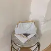 Elegante y con Estilo Nuevo Bolso de Mano Metálico Floral para Mujer 2026 Moda Simple para la Noche Bolso Tote de Hombro Cruzado con Perlas