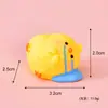 Muñeco Original de Pollito Amarillo Lindo Adornos DIY Accesorios para Colgar Mini Coche Escritorio Pequeños Adornos de Resina