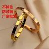 Pulseiras de Casal de Luxo Leve de Alta Qualidade, Aço Titânio Abertas com Design de Nicho, Pulseiras Modernas Populares Estilo Ins
