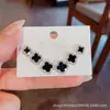 Comercio Electrónico Transfronterizo Clásico Nuevos Pendientes de Trébol de Cuatro Hojas Súper Brillantes Completamente de Diamante Moda Temperamento Celebridad de Internet Versátiles Pendientes para Mujer Venta al por Mayor