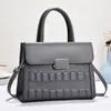 Bolsos Transfronterizos 2024 Primavera Nuevo Elegante Moda Bolso Repujado Bolso de Mujer Alta Calidad Bolso de Hombro Único Bolso Cruzado