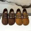 Zapatos Birkenstock de gamuza con diseño retro de nicho para mujer, nuevos de otoño 2026, de suela plana, con velcro, versátiles, casuales, de corte bajo, de una sola pieza