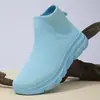 Nuevos zapatos de hombre para verano, zapatillas slip-on de punto fly transpirables, zapatos calcetín negros ligeros, zapatillas de correr de malla casual para hombre