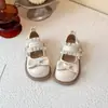 2025 Nuevos Zapatos de Cuero con Lazo para Niñas Zapatos Tipo Frijol Suaves para Bebés y Niños Pequeños y Medianos Zapatos Negros de Rendimiento