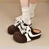 Meias-pantufas Fechadas Estilo Francês para Uso Externo, Novo Modelo Primavera/Verão 2026, Bloqueio de Cores Estiloso, Sandálias Slip-On com Cadarço de Solado Grosso Estilo Birkenstock
