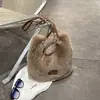 Bolsa tote de pelúcia da moda outono e inverno estilo coreano transfronteiriça para mulheres, nova bolsa de ombro elegante de grande capacidade, bolsa de ombro para o dia a dia