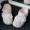 Charms de Sapato Flor Pérola Fofos com Toque de Luxo, Acessórios Decorativos Compatíveis com Crocs Diy, Acessórios de Fivela Destacáveis