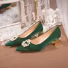 Zapatos de boda para mujer con tacón grueso, nuevo modelo primavera 2026, vestido de novia Xiuhe con perlas, zapatos de novia de tacón alto puntiagudos verdes de doble uso
