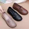 Zapatos blancos de grulla de almohada para madre, zapatos de cuero genuino de suela blanda para mujeres mayores, zapatos planos antideslizantes para mujeres de mediana edad y mayores