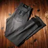 Estación europea primavera y verano fino importado mezclilla lavado a piedra molino gris ahumado elástico recto ajustado delgado jeans moda hombre