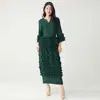 Conjunto feminino Miyake 2026 Primavera com design exclusivo, composto por blusa estilo camiseta e saia justa, um conjunto de duas peças moderno e elegante.