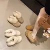 Zapatos Birkenstock muy bonitos de suela gruesa para aumentar la altura, forrados de felpa, zapatos peludos, pantuflas de algodón para mujer, ropa de invierno para exteriores, nuevas medias pantuflas 2026