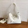 Bolsa Tote de Bolinhas Nova para o Verão 2026, Exquisita, Fashion, Estilosa, de Ombro Único, Adequada para Trabalho e Deslocamento, Bolsa de Axila de Alto Valor para Mulheres