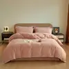 Conjunto de Quatro Peças de Veludo Leite