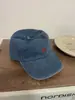 2026 Novo Produto Estilo Americano Simples Boné de Baseball Bordado com Letra R Unissex Proteção Solar Boné Jeans Boné de Baseball que Realça o Branco