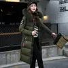 Abrigo de Algodón para Mujer 2026 Invierno Nuevo Estilo Coreano Chaqueta Larga de Algodón con Cuello Grande de Piel, Ropa Exterior de Algodón Espesa Tallas Grandes Venta al por Mayor