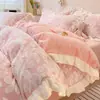Juego de cuatro piezas de sábanas de leche de terciopelo tallado tridimensional simple y fresco, con borde completamente mate, clase A, juego de cama de tres piezas con sábana bajera y falda de cama 1