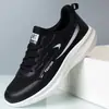 Nuevos zapatos casuales de malla transpirable para primavera y verano, con aplicación en frío, suela suave, ligeros, cómodos, de moda para hombre