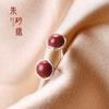 Aretes de tuerca de plata de frijol rojo vintage estilo nacional aretes de cinabrio simples pequeños exquisitos aretes sintéticos modernos plata pura S999 al por mayor