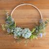 Apoyándose en el suelo para escuchar el viento y la lluvia colgante de pared fabricantes de flores artificiales decoración del hogar ramo de mano para boda decoración de pared colgante de pared CF01441