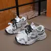 Sapatos de Pai para Crianças de 6-12 Anos Meninos Tênis Esportivos Respiráveis de Malha Estilo Primavera/Outono Meninas Antiderrapantes Sola Macia Sapatos Casuais Modernos