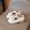 Sapatos Novos para Crianças 2024 Estilo Outono Sapatos Pequenos de Couro para Crianças Sapatos Únicos de Estudante Doce Laço Menina Criança Grande Sapatos de Princesa