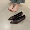 Zapatos de Tacón Alto Puntiagudos Color Bronce Dorado Talla 41 para Mujer, Nuevo Modelo 2025, Sexy Corte en V Retro Versátiles Tacones de Aguja Zapatos de Abuela