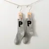 21 otoño e invierno Nuevo estilo coreano calcetines de felpa con letra P de moda hasta la pantorrilla calcetines de pareja Deportivos y de Ocio Universitarios ins Dongdaemun