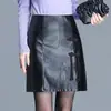 Saia de Couro PU Elegante e da Moda para Mulheres, Outono de 2026 Nova Cintura Alta Emagrecedora Cobre o Quadril Simples Cor Sólida Bodycon Curta