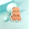 Broche decorativo de acrílico para niños, insignia de capibara de dibujos animados, pequeño regalo con texto inspirador, venta al por mayor DIY personalizado
