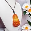 Collar Colgante de Guanyin de Cera de Abeja Antigua Finamente Tallada Optimizado con Cuerda Hecha a Mano Colgante de Cera de Abeja Amarilla Mate para Hombres y Mujeres