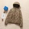 Chamarra acolchada de plumón ligera con capucha y cuello alto transfronteriza para mujer, moda de invierno 2026, cálida blanca de pato, top casual, moderno