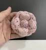 Acessório de Moda de Seda de Alta Qualidade 8cm Flor de Camélia Ultra-Resistente com Broche e Presilha Dupla Utilização