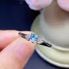 Anillo de Topacio Enviado, Cuerpo de Calidad Completamente Limpio, Color Fuego Súper, Tamaño de Piedra Principal 4 mm, Incrustación Fina de Plata 925