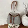 Bolsa de palha grande capacidade para férias na praia transfronteiriça, novo modelo 2026 bolsa de ombro, bolsa transversal mãe e filha, bolsa de balde de nicho para mulheres