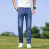 Jeans Masculino de Verão 2026 Estilo Coreano Fino Calças Longas Tendência Bordadas de Perna Reta Calças Versáteis