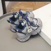Sapatos de caminhada para bebês, sapatos para meninos e meninas, nova coleção primavera/outono 2026, tênis de sola macia, respiráveis, leves, casuais e da moda "dad shoes".