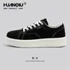Sapatos de Lona de Sola Grossa Universal para Homens no Outono 2025 Novos Tênis Casuais Leves Versáteis Tênis Esportivos da Moda para Homens