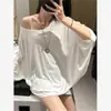 Camiseta Feminina Casual com Proteção Solar e Mangas Morcego Relaxadas, Novo Estilo Primavera 2026, Design Off-Shoulder, Manga Longa