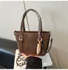Bolso Pequeño Mate Texturizado de Gama Alta para Mujer 2025 Invierno Nuevo Estilo Versátil Elegante Bolso de Mano Bolso de Hombro Bolso Cruzado para el Trabajo