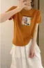 Segunda leva fornecida exclusivamente de camisetas de algodão canelado com mangas dobradas para mulheres, tops de manga curta slim-fit da fábrica de origem, estoque de verão das lojas físicas Thirteen Streets