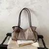 Bolso Cruzado de Ante con Hombro Plisado Estilo Casual para Mujer 2026 Nueva Moda Bolso de Mano con Borla en Forma de Corazón