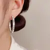 Pendientes de Aro Europeos y Americanos Transfronterizos Únicos Exagerados de Circonita en Forma de C con un Diseño de Lujo Ligero y Único, Pendientes de Estilo Minimalista al por Mayor